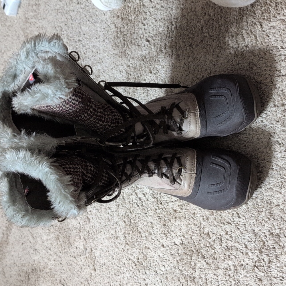 The North Face Women's Lace-Up Winter Boots in Brown and Tan with Faux Fur
